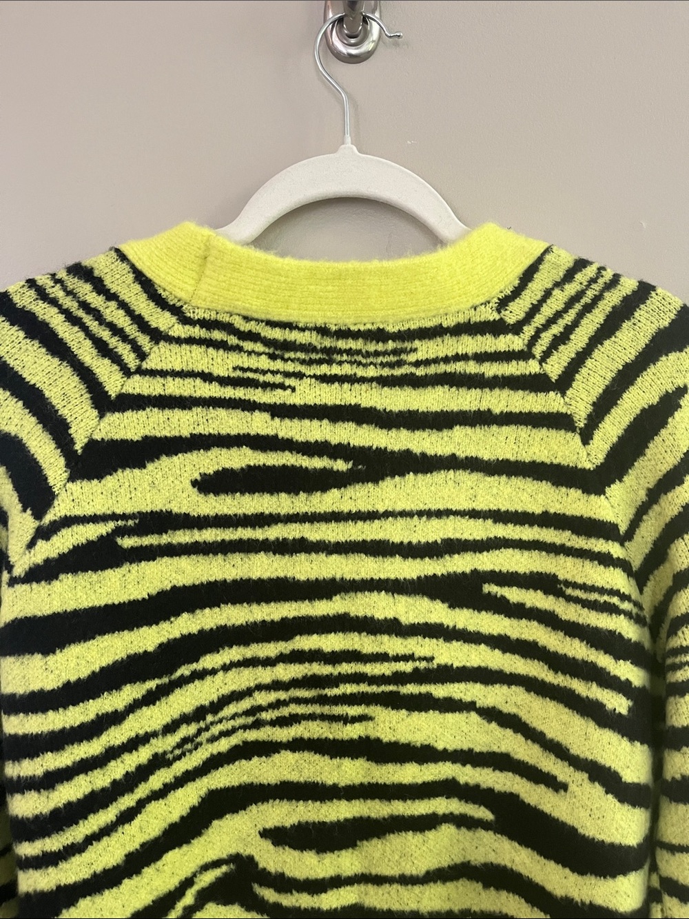 English Factory lime green/yellow crop v neck cardigan size medium size medium - Picture 8 of 11